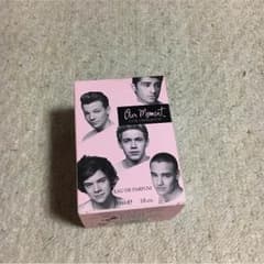 onedirectionの香水のサムネイル