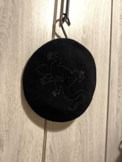 agnès b. トカゲ刺繍 ベレー帽 黒のサムネイル