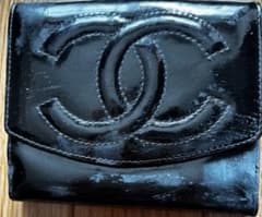 【ジャンク・要リペア】CHANEL シャネル ココマーク エナメル 二つ折り財布のサムネイル