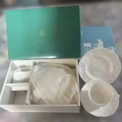 MINTON ビクトリアストロベリー。カップ＆ソーサー、ケーキ皿２枚。のサムネイル