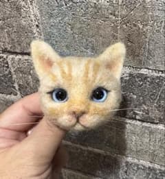 羊毛フェルト　ブローチ　猫　クリームタビー　茶トラのサムネイル