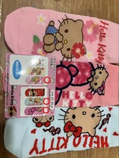 本日発売！【新品未使用】日焼けキティ　ハローキティ　靴下　ソックス　3点セットのサムネイル