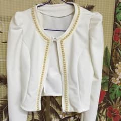 タグ付き白の清楚なジャケットのサムネイル