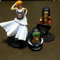 ワンピースフィギュア売りますのサムネイル