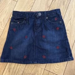 Tommy Hilfiger 刺繍入りスカート(110センチ)のサムネイル