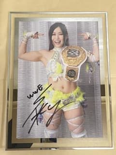 イヨ・スカイ WWE マリーゴールド サイン入りポートレート写真フレーム② イヨ・スカイ WWE マリーゴールド サイン入りポートレート写真フレーム