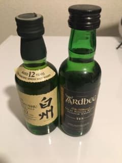 サントリー 白州12年とアードベッグ10のミニチュアボトルのサムネイル