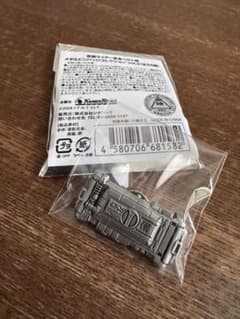 仮面ライダー 変身ベルト型　メタルピンバッジのサムネイル