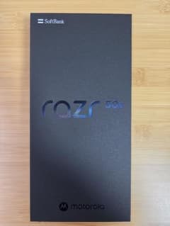 Motorola razr 50s サンドクリーム　ソフトバンクのサムネイル