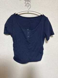 ネイビー ボタン付き 半袖Tシャツのサムネイル