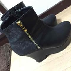 黒×グレー ショートブーツのサムネイル
