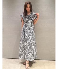 SNIDEL ラッフルカラーワンピース ブラック 0サイズのサムネイル