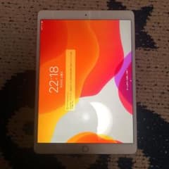 iPad Pro(10.5インチ)Wi-Fi+Cellular SIMフリーのサムネイル