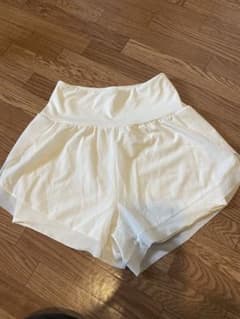 未使用⭐︎ランニングショートパンツ　レディースMサイズ　ホワイトのサムネイル