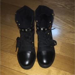 靴 スニーカー ハイカットのサムネイル