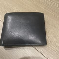 黒のレザー二つ折り財布のサムネイル