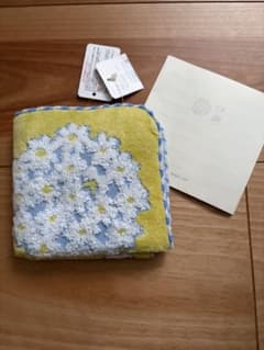 【新品・未使用】 今治タオル　花柄ハンカチのサムネイル