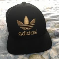 adidasのサムネイル
