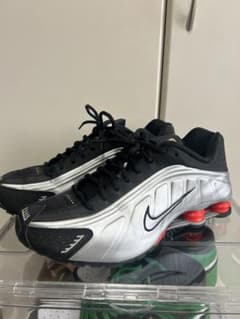 Nike Shox R4 "Metallic Silver/Red"のサムネイル