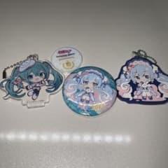初音ミク グッズ 3点セット アクリルスタンド 缶バッジ　ラバーキーホルダーのサムネイル