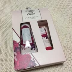 あや様専用です◎ロクシタン・リボンアルル♡ハグ＆キス♡ハンドクリーム＆リップのサムネイル