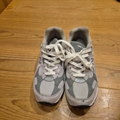 New Balance グレー スニーカーのサムネイル