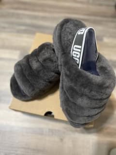 【新品】UGGファーサンダルのサムネイル