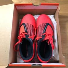 NIKE  サッカー　トレーニングシューズ赤　23.5センチ　未使用品のサムネイル