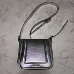 CHARLES & KEITH ショルダーバッグ シルバーのサムネイル