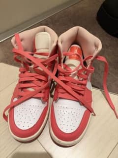 NIKE AIR JORDAN 1 MID ピンク ホワイト スニーカーのサムネイル