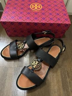 Tory Burch サンダル ブラック ゴールドロゴのサムネイル