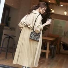 バックプリーツトレンチコートのサムネイル
