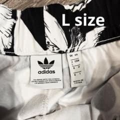 美品　adidasスカートのサムネイル