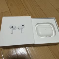 AirPods本体のサムネイル