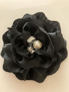 お花パールビジュー　コサージュ　ブローチ　アクセのサムネイル