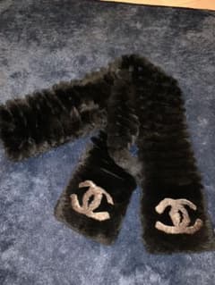 CHANEL オリラグファーマフラー　ブラックのサムネイル