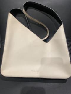 PRADA アイボリー ショルダーバッグのサムネイル