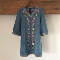 膝丈　刺繍　ワンピースのサムネイル