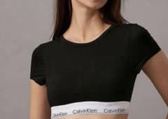 Calvin Klein クロップド丈 半袖Tシャツ ブラックのサムネイル