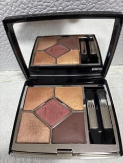 DIOR サンク　クルール　クチュール　アイシャドウ　パレット 689のサムネイル