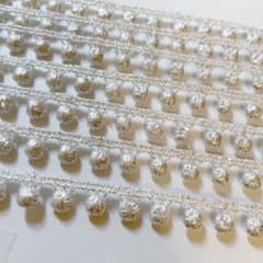 シルバーラメレース　2.8m ポンポン　ぼんぼり ハンドメイドのサムネイル