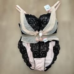 ☆お値下げ☆新品未使用☆エメフィール☆ブラジャー＆ショーツセット☆E70☆のサムネイル