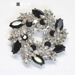 黒と銀の花のブローチ スワロフスキークリスタル (2/2)のサムネイル