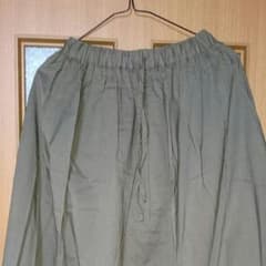 カーキ色のスカートのサムネイル