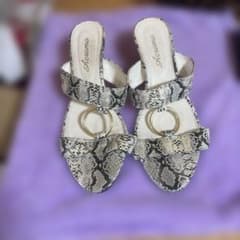 Aocomo ヘビ柄ウェッジヒールサンダルのサムネイル