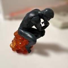 考える人 フィギュア ミニチュア いくらのサムネイル