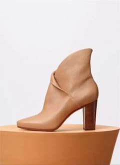 セリーヌのアンクルブーツ　フィービー　Wrap Bootie サイズ36のサムネイル