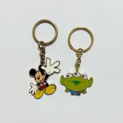 東京ディズニーリゾート キーホルダー 2個セット ミッキー エイリアンのサムネイル