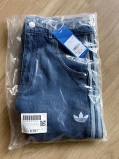 新品 adidas アディカラー デニム ファイヤーバード　30inch パンツのサムネイル