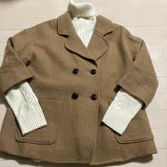ビスクバイネストローブの軽くて暖かいお洒落なショートコート美品のサムネイル